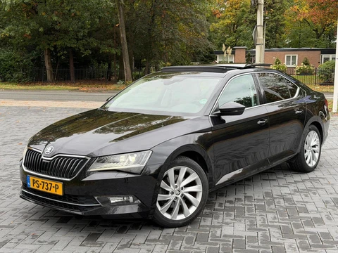 Skoda Superb 1.4 TSI ACT Style Business Automaat/Pano/Carplay/PDC