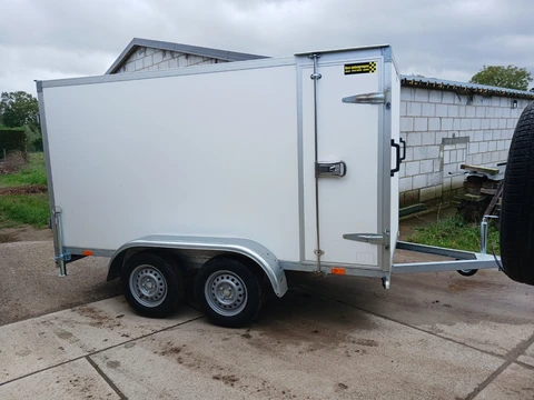 gesloten aanhangwagen