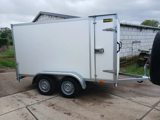 gesloten aanhangwagen
