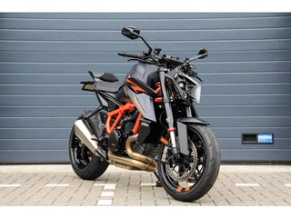 KTM 1390 SuperDuke R Black | Tech pack | NL motor | Nieuwstaat