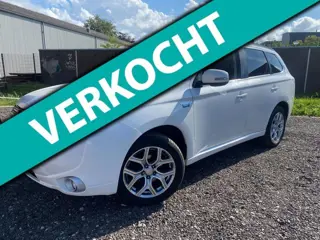 Mitsubishi Outlander 2.0 PHEV Instyle, EERSTE EIGENAAR CAMERA NAVI DEALER ONDERHOUDEN