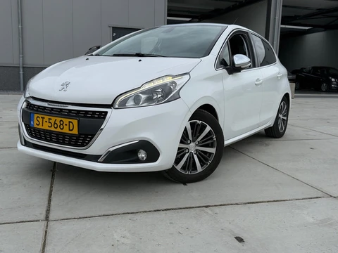 Peugeot 208 1.2 PureTech Allure PANO LED