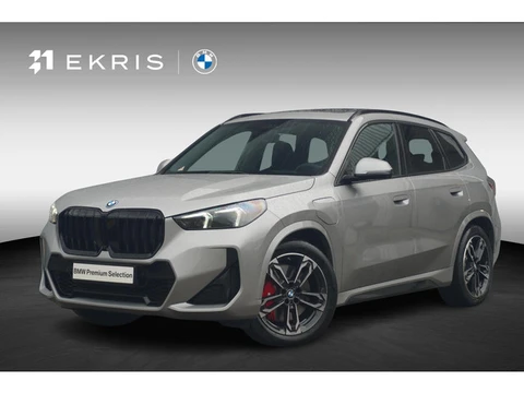 BMW X1 xDrive25e M Sport Pro | Trekhaak | Schuif-kanteldak | Head-up | Harman Kardon | Rondomzicht c