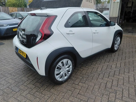 Toyota Aygo X 1.0 VVT-i MT Play