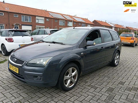 Ford Focus Wagon 2.0-16V Titanium