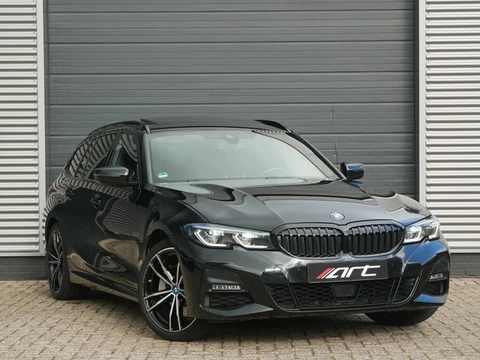 BMW 3-serie Touring 330e M-Sport, Pano, Trekhaak, Laser, Head-up, Adaptive Cruise