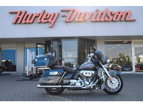 Harley-Davidson FLHTCUSE CVO (bj 2010)