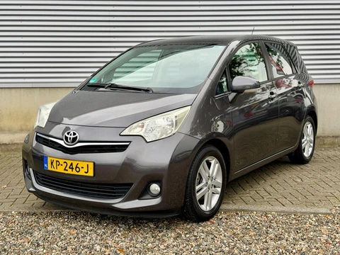 Toyota Verso-S 1.3 VVT-i Dynamic [ navi,panodak,camera,2 eig,dealer oh ]