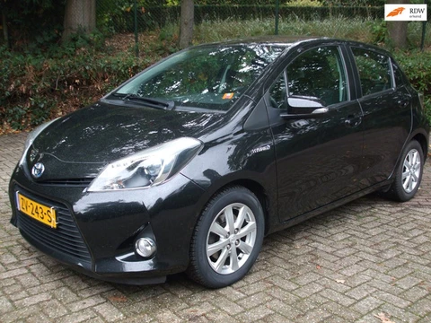 Toyota Yaris 1.5 Full Hybrid Aspiration clima cruise navi zwart 5 deurs