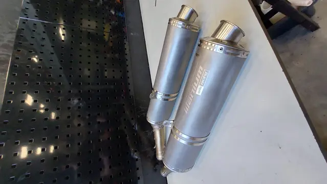 UITLAAT Aprilia RSV 1000 2004 - 2010 / 2004 - 2005