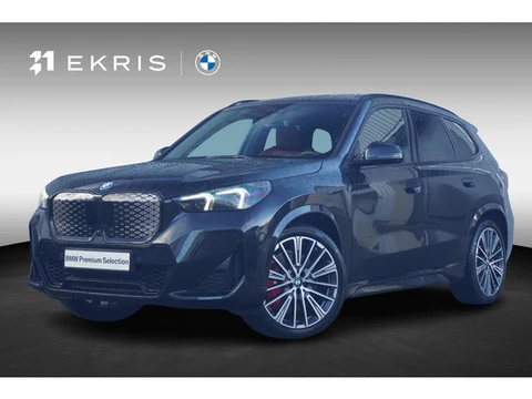 BMW iX1 eDrive20 M Sportpakket Pro | Trekhaak | Schuif-kanteldak | Head-up | Rondomzicht camera's | 