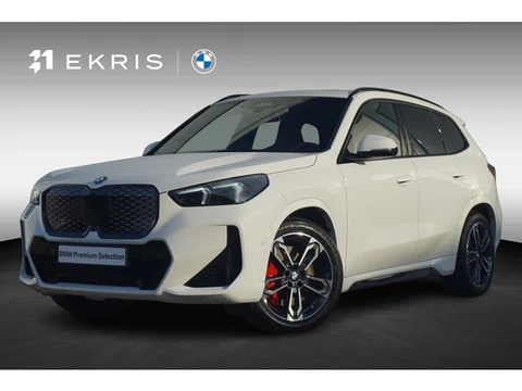 BMW iX1 eDrive20 M Sportpakket Pro | Trekhaak | Panoramadak | Head-Up Display | Harman Kardon