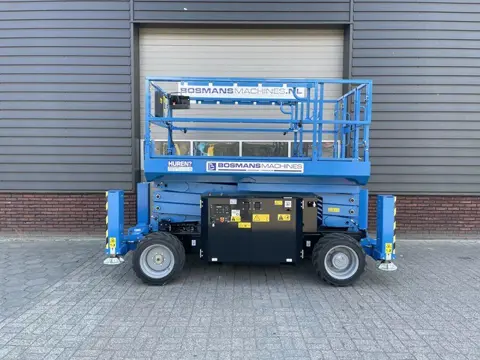 TE HUUR: GENIE GS-2668 RT + STEMPELS schaarhoogwerker diesel 10 m