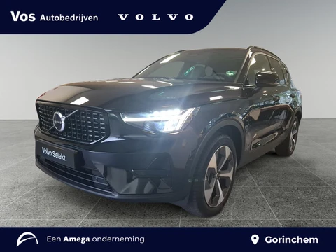 Volvo XC40 B4 Plus Dark |Schuifdak | Trekhaak | All Season banden|