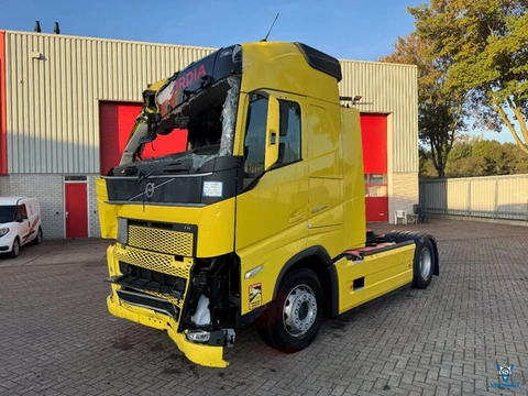 Volvo FH5-460 / ENGINE RUNNING / VEB+ / I-PARKCOOL / DOUBLE TANK / 380663 KM / GERMAN TRUCK / FRIDGE