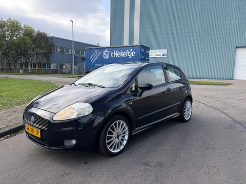 Fiat Grande Punto 1.4i Active 78 PK. Leuke inruilauto !!! Distributieriem en waterpomp vervangen in 