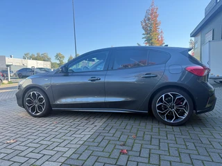 Ford Focus 1.0 125 pk ST-line X panoramadak, winterpakket, 19 inch lm, trekhaak, CarPlay, adp. kopla
