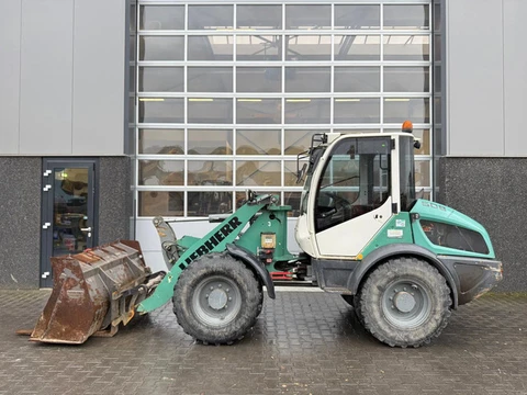 Liebherr L508C (bj 2014)