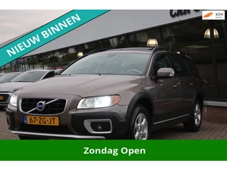 Volvo XC70 3.2 Momentum 2e EIG_NAVI_KEYLESS_PANO_PDC V+A_NAP.