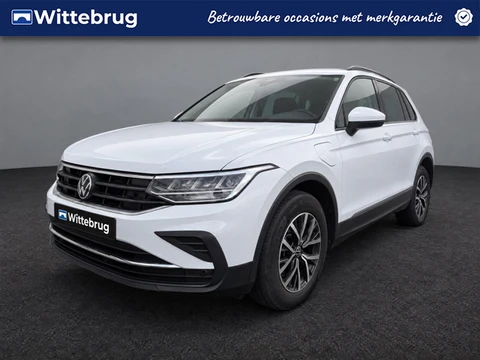 Volkswagen Tiguan 1.4 TSI eHybrid DSG Life / Adaptieve cruise control / Achteruitrij camera / 17'' L
