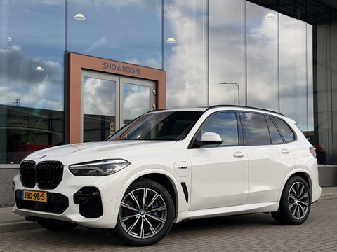 BMW X5 xDrive45e M-Sport | Pano | Luchtvering | Elek. Trekhaak | Stoelverwarming | ACC | Memory | HU