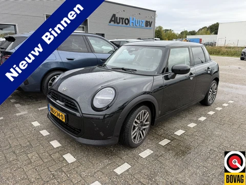 MINI 5-deurs 1.5 Cooper C Classic XS Achteruitrijcamera Stuurverwarming Stoelverwarming Carplay