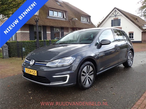 Volkswagen e-Golf E-DITION 89%SOH // WARMTEPOMP !! CARPLAY / ACC / NAVIGATIE /
