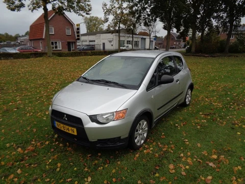 MITSUBISHI COLT met nieuwe a p k 
