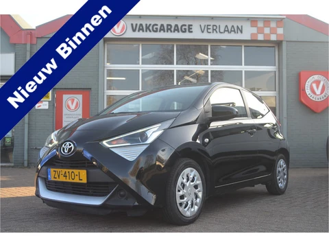 Toyota Aygo 1.0 VVT-i x-play limited nav camera 12 mnd.gar.