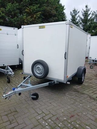 gesloten aanhanwagen roca