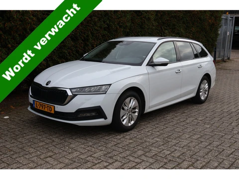 Škoda Octavia Combi 111PK TSI Busn. Ed. NL-Auto / Clima / Led kopl. / Apple,android /