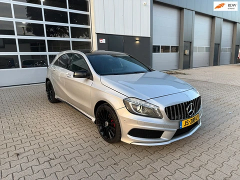 Mercedes-Benz A-klasse 180 Prestige AMG Full Options Leder CarPlay Stoelverwarming Xenon Led