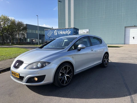 SEAT Leon 1.4 TSI Businessline High 6-Bak 150 PK. Zeer goed onderhouden auto van een echte liefhebbe