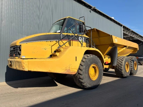 Cat 735 (bj 2004)