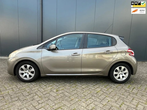 Peugeot 208 € 6450,-1.4 e-HDi Active 5Drs Automaat 68.000 kms