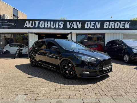 Ford Focus Wagon 2.0 ST 250Pk Navi Cruise Climate Ctr Camera DAB Xenon Leer Elek Pakket Nw Apk