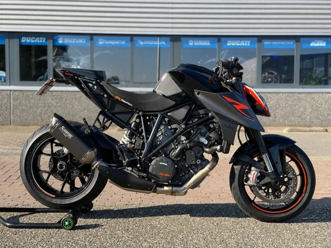 KTM 1290 SuperDuke R ABS Track & Tack Pack Black edition