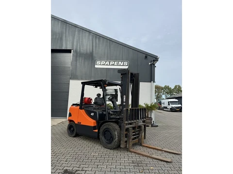 Doosan LPG heftruck met vorkversteller.