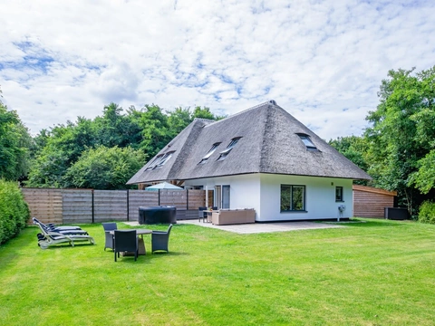 Vakantiehuis met privé jacuzzi op loopafstand van dorp en bos