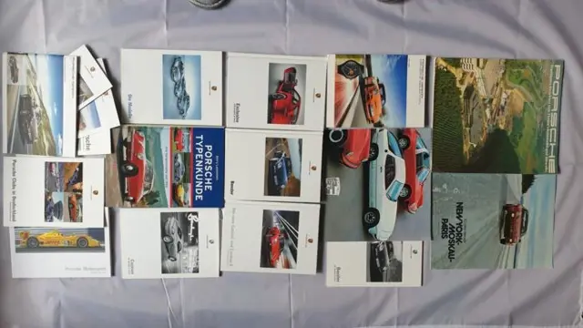 Brochures/catalogi - 17 Porsche Brochures &amp; Catalogues