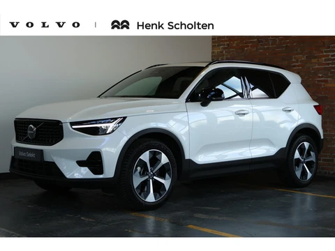 Volvo XC40 B4 Plus Dark | Panoramadak | Semi-Electrische Wegklapbare Trekhaak | Verwarmbare voorstoe