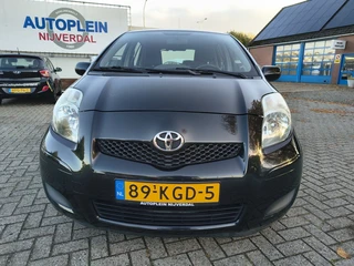 Toyota Yaris 1.3 VVTi Aspiration Nieuw in Nederland geleverde goed onderhouden Yaris