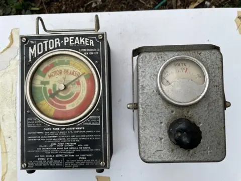Decoratief object - Montor peaker et voltmètre - Motor