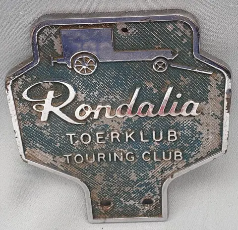 Embleem/mascotte/kenteken - Grille Badge - Rondalia