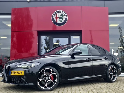 Alfa Romeo Giulia 2.0 T GME AWD Competizione Lederen Dashboard met rood stiksel | Harman/Kardon audi