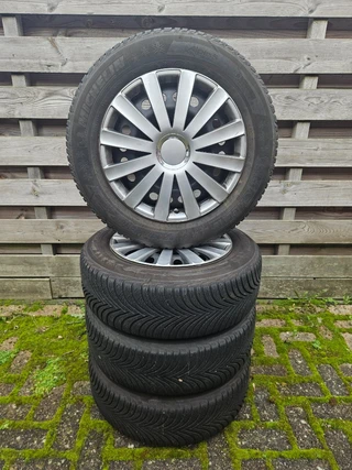 4x Michelin Alpin 5 Winterbanden 205/60 R16 op