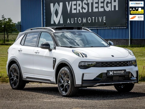 Lynk & Co 01 1.5 Plug-In Hybrid 262pk | Satin White Vanilla | Trekhaak | Blacked Out