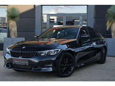 BMW 3-serie 320i High Executive | 184 PK | Leder | Navigatie | Cruise control | Parkeersensoren | BM