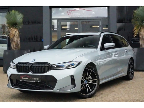 BMW 3 Serie Touring 320e | 204 PK | M Sportpakket | Panoramadak | Head-up display | Achteruitrijcame