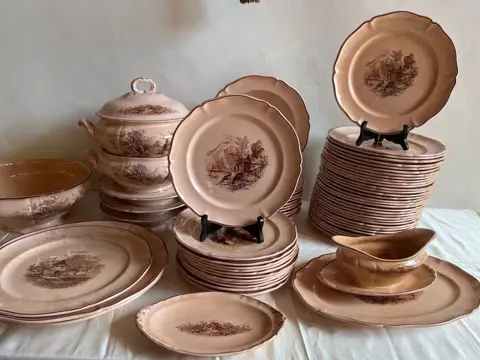 Old abbey ware V &amp; B.M. Saar basin alpina -